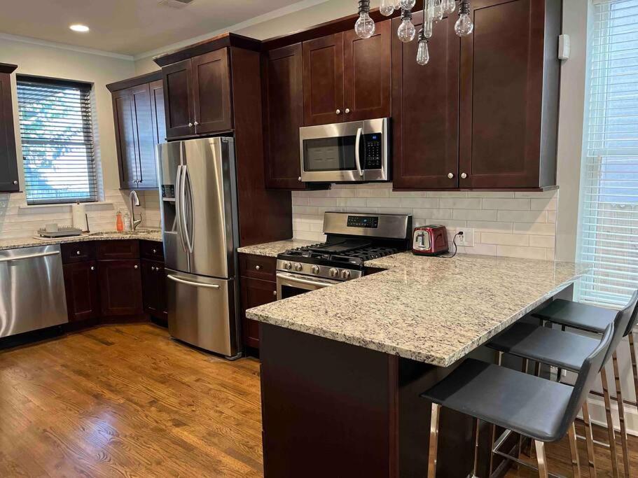 Trendy West Town Flat - 2 Bed / 1.5 Bath W Parking Apartman Chicago Kültér fotó