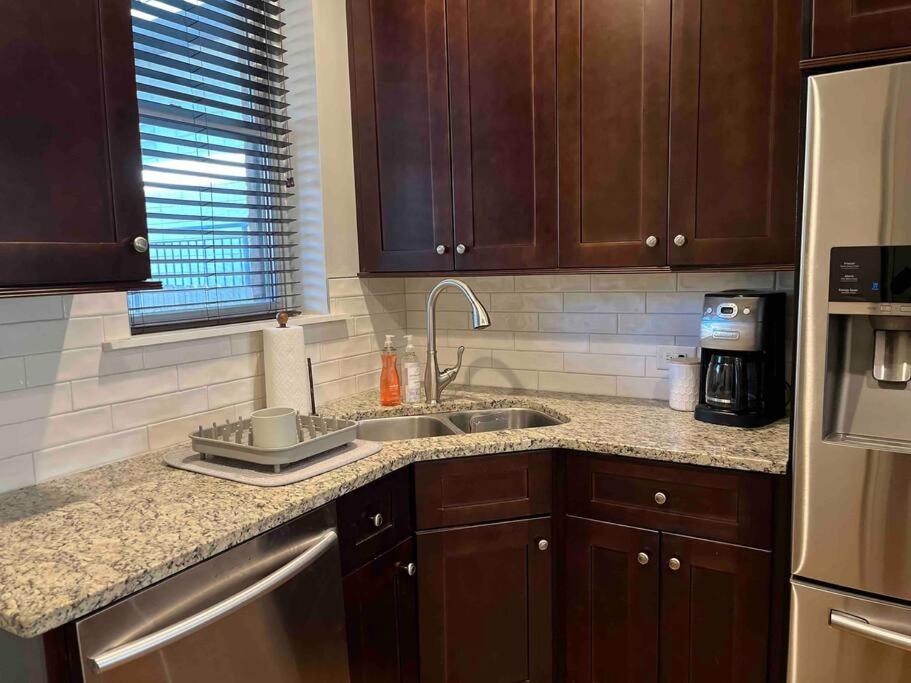 Trendy West Town Flat - 2 Bed / 1.5 Bath W Parking Apartman Chicago Kültér fotó