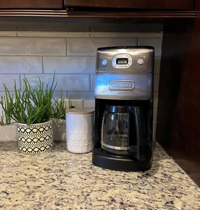 Trendy West Town Flat - 2 Bed / 1.5 Bath W Parking Apartman Chicago Kültér fotó