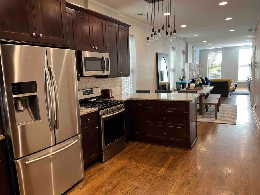 Trendy West Town Flat - 2 Bed / 1.5 Bath W Parking Apartman Chicago Kültér fotó