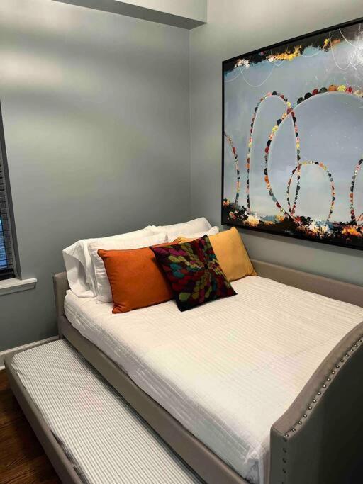 Trendy West Town Flat - 2 Bed / 1.5 Bath W Parking Apartman Chicago Kültér fotó